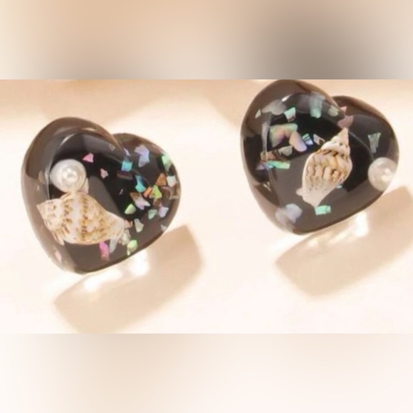 “My Heart is the Ocean” Mini Conch Triton Murex Shell Abalone Flake Mermaid Stud - Picture 3 of 5